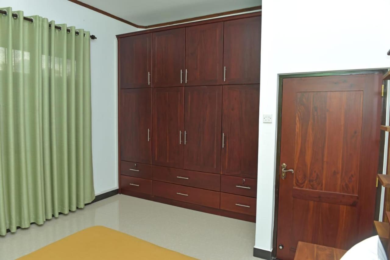 Sri Ra'anana Villa