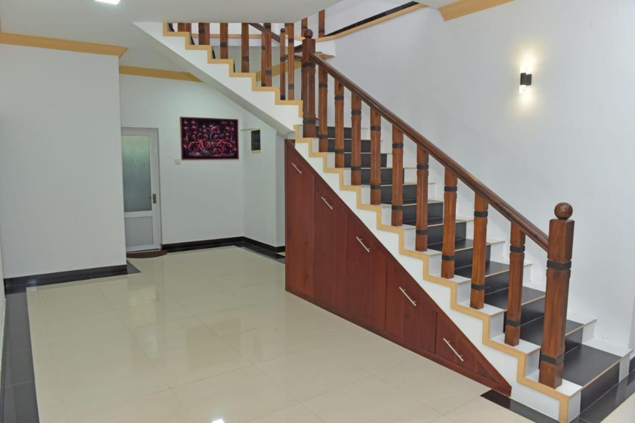 Sri Ra'anana Villa